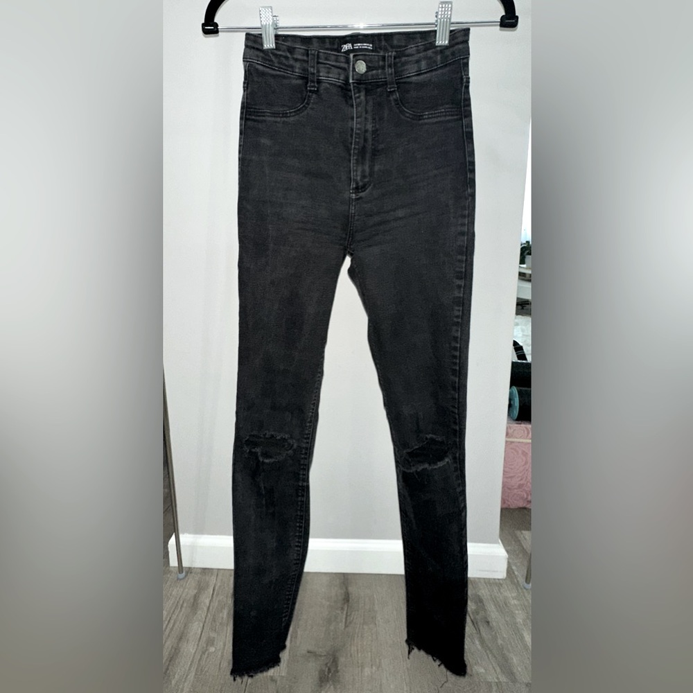 Zara skinny black jeans Size 4